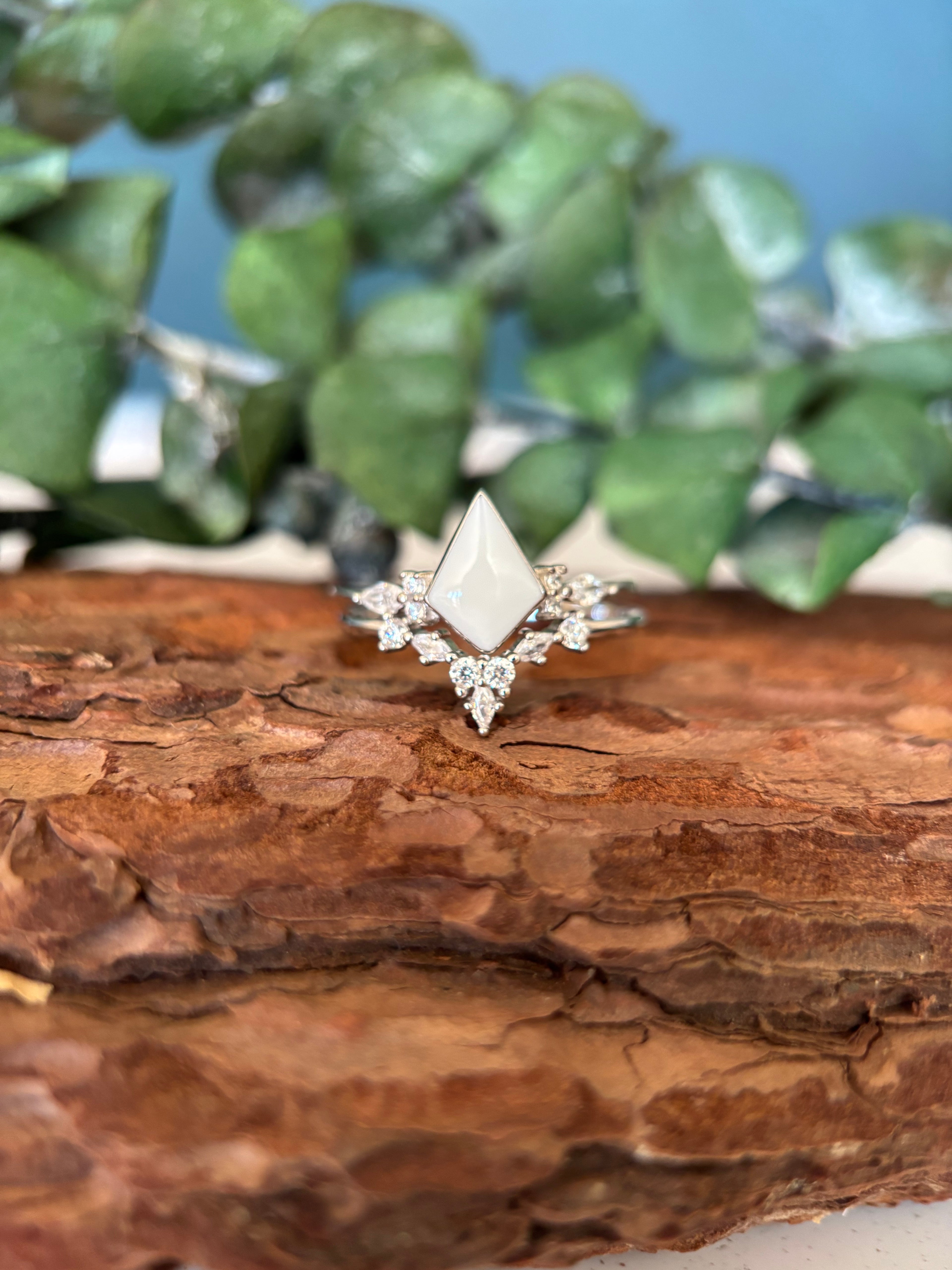 The Arthella Ring
